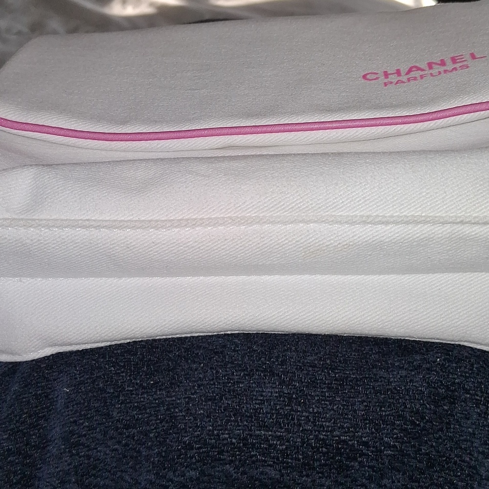 Chanel Parfums Make Up Bag NWOT - Picture 2 of 8